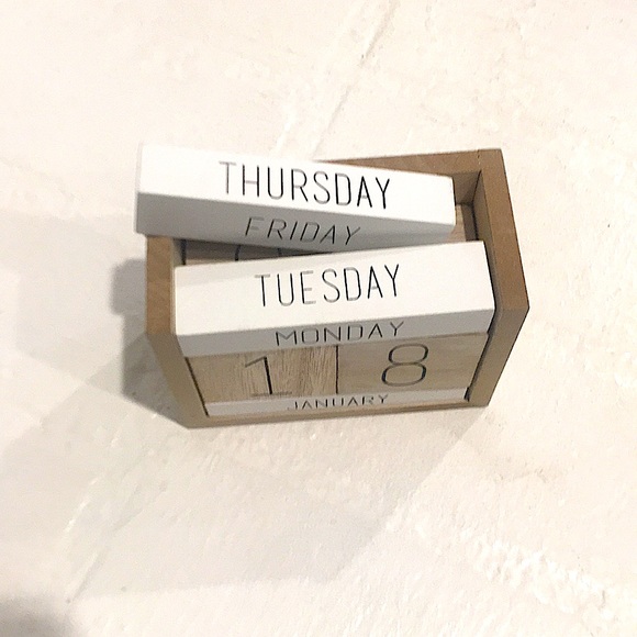 Office Envy Wooden Block Calendar - Picture 2 of 8